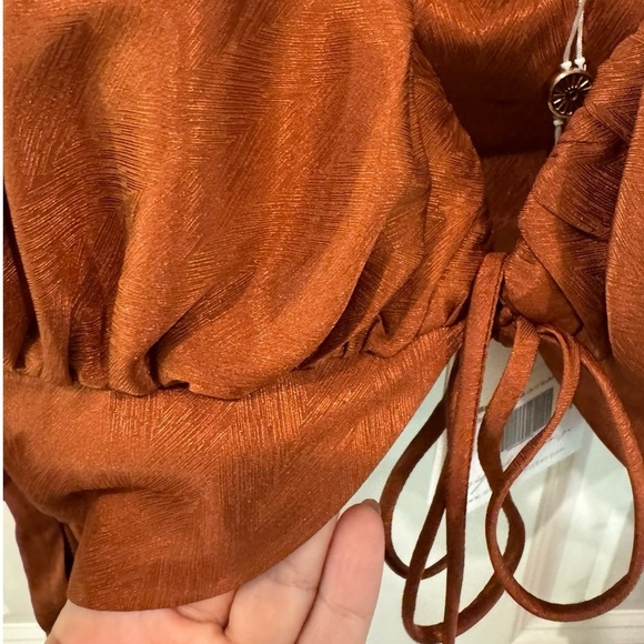 BNWT Alamour the Label Rafael Crop Lace Up Rust Shimmer Blouse size Medium - Picture 7 of 8